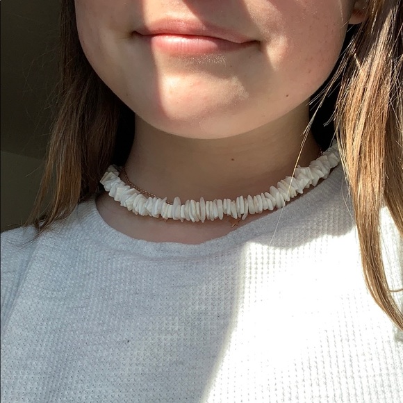 Puka shell necklace ✨ - Picture 3 of 3